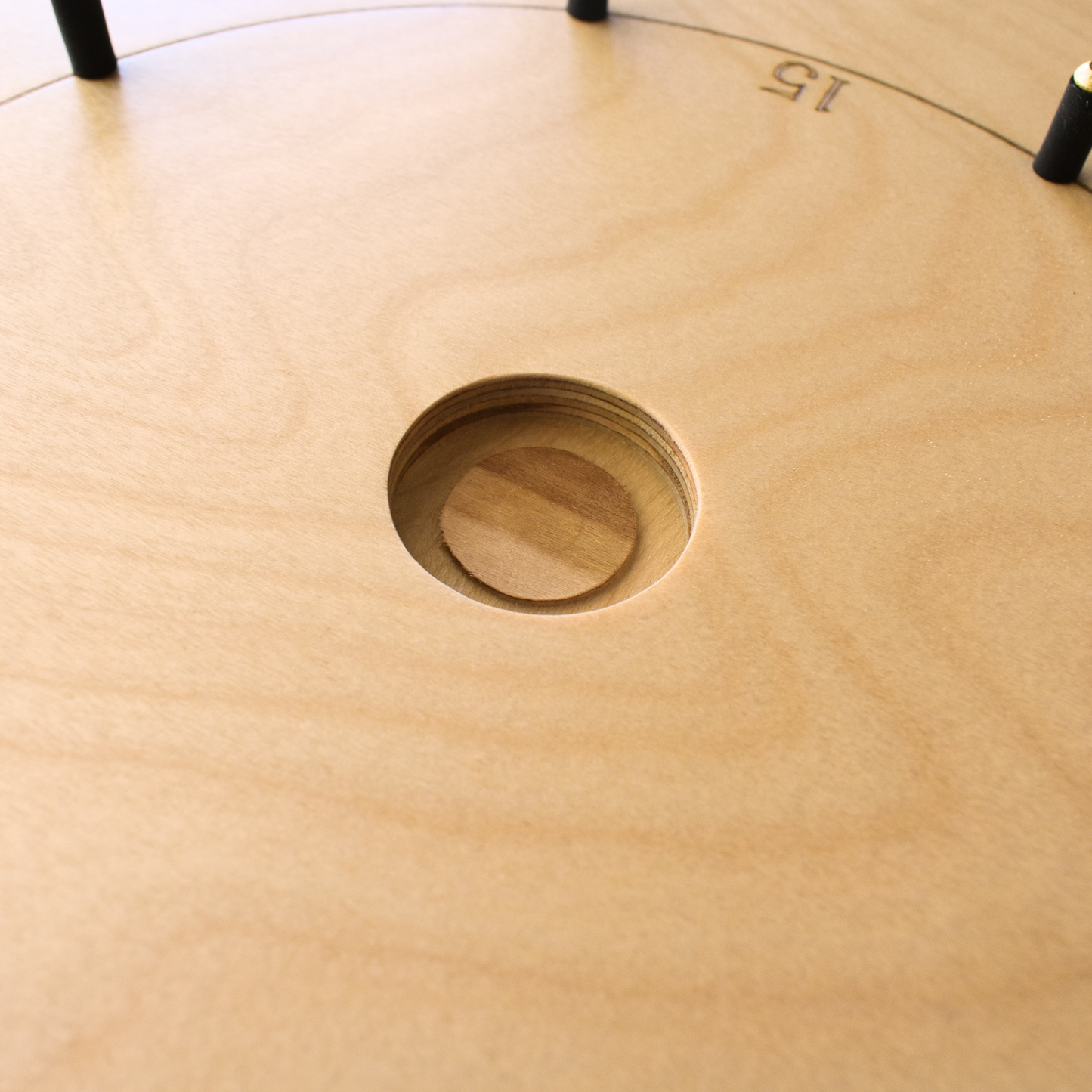 The Crokinole Master - 大型の伝統的なクロキノール ボード ゲーム キット
