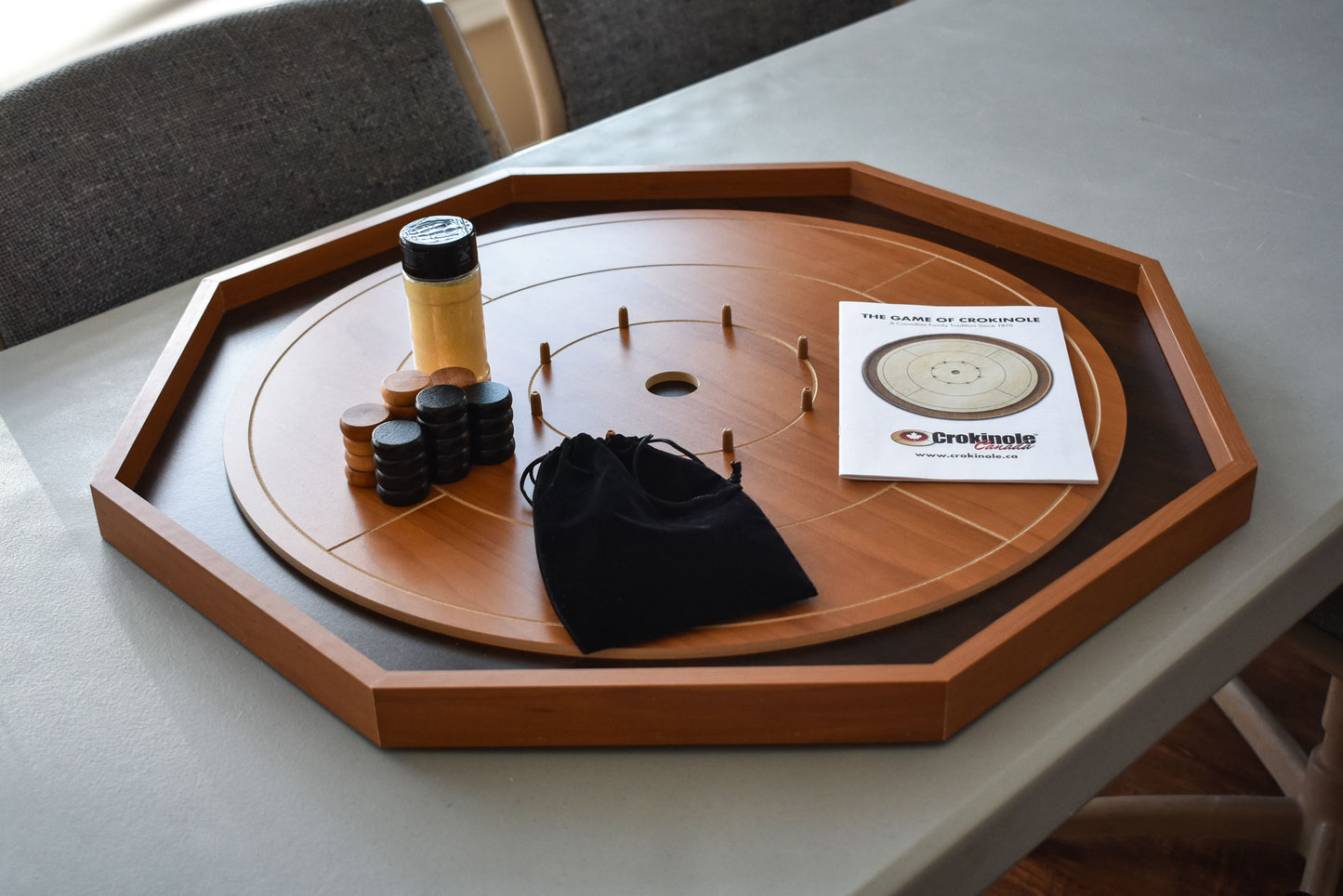 Crokinole Board For Beginners de Crokinole Canada - Mélamine Cerise et Noyer - Jeu de société Crokinole traditionnel