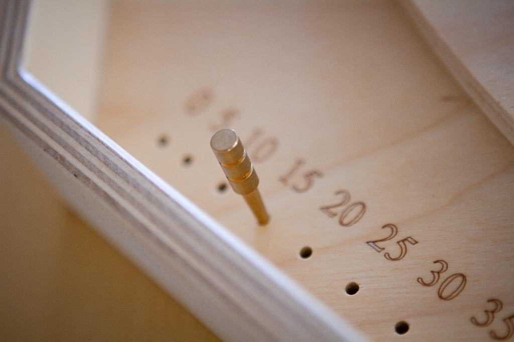 The Crokinole Master - Grand jeu de société Crokinole traditionnel