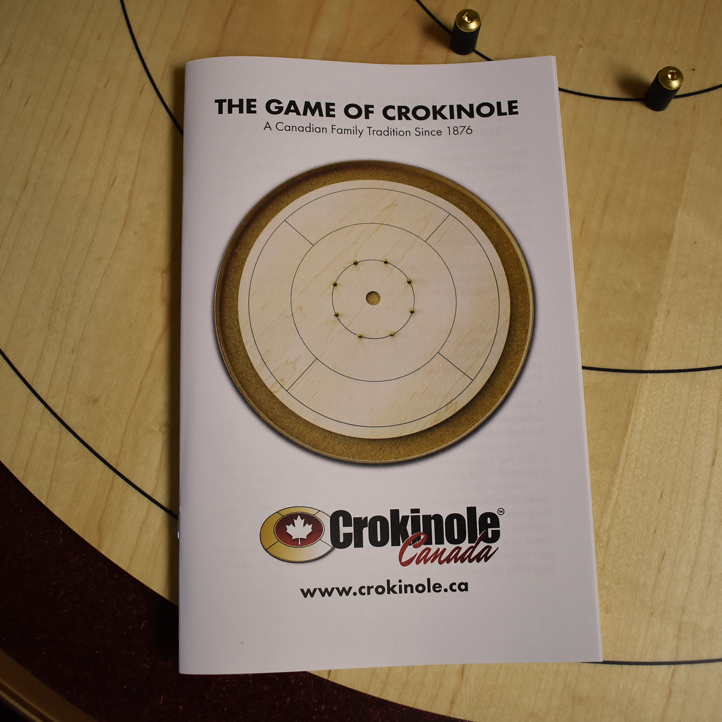Le kit de jeu de société Crokinole traditionnel Gold Standard 
